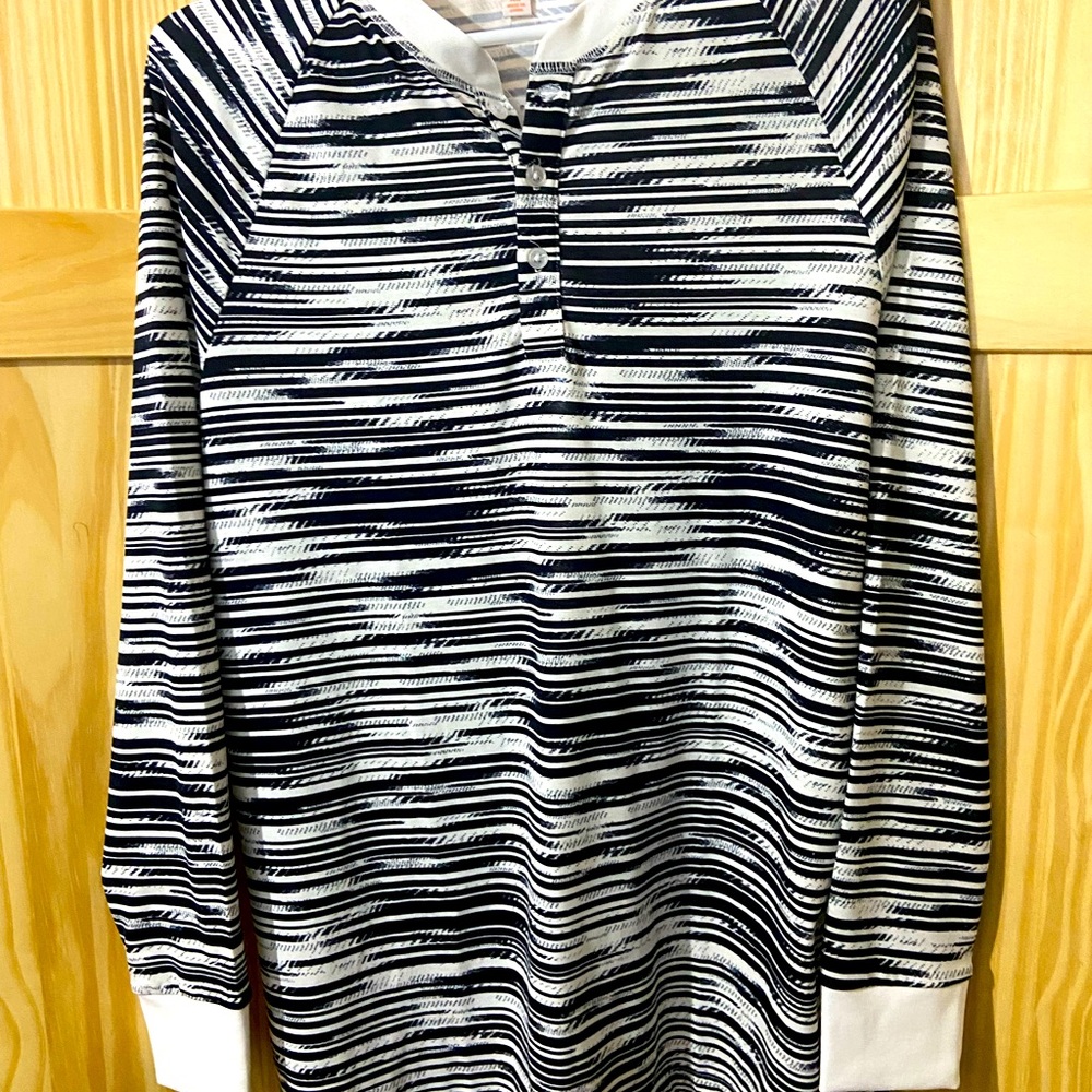 LuLaRoe NWT long sleeve Henley Mark
